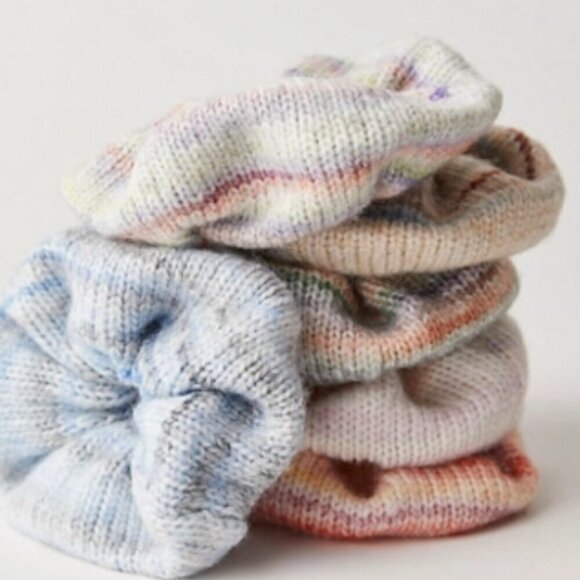 NWT Free People Nina Pink Rainbow Jumbo Knit Scrunchie - Picture 3 of 6